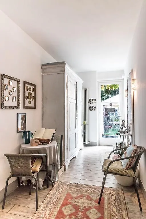 Riad Rooms Sarnico Bed & Breakfast